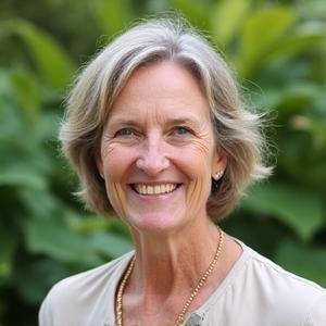 Photo of Dr. Evelyn Reed